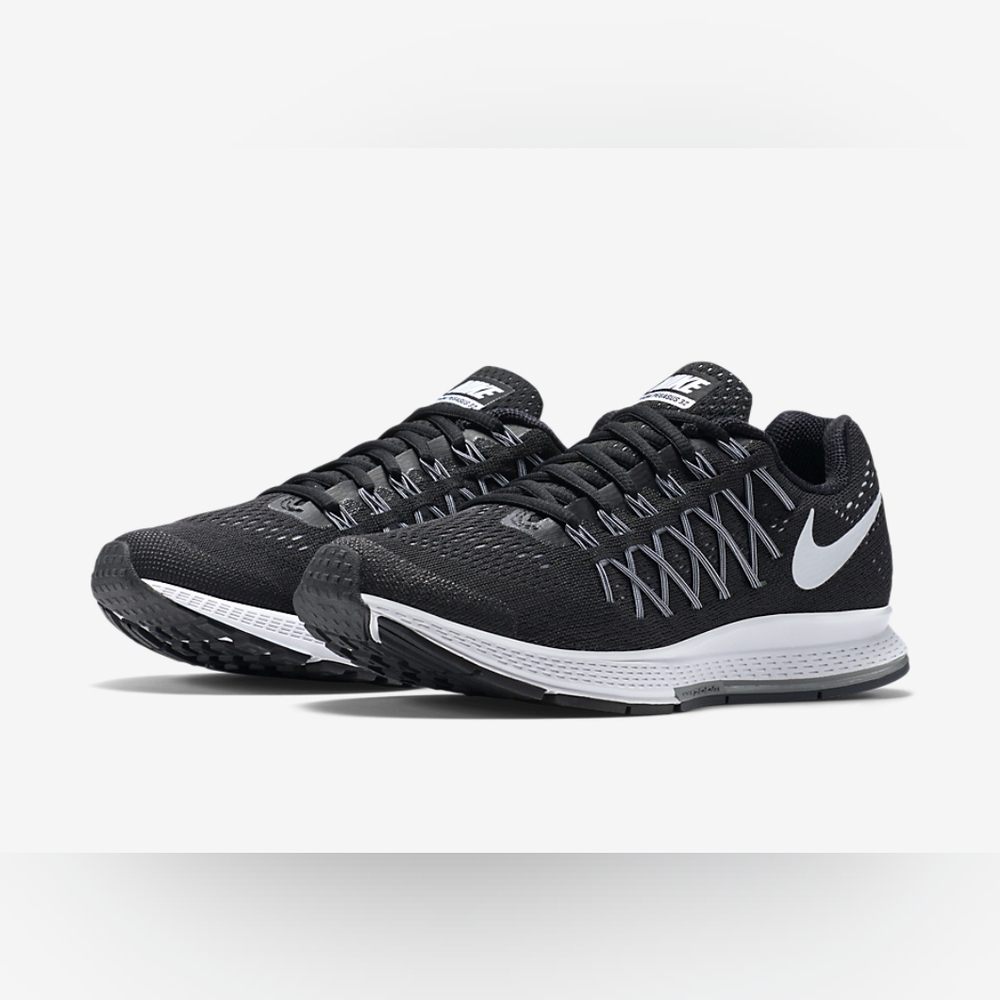 Nike Women's Size 7.5 Zoom Pegasus 32 Black & White Tennis Running Shoes